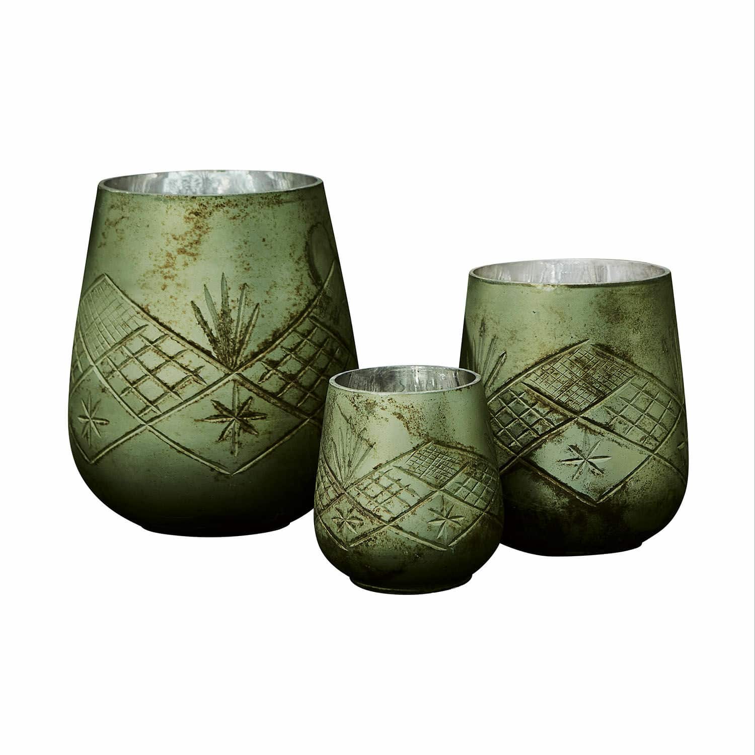 Lot de 3 photophores Vitas Ensemble de trois photophores verts avec intérieur métallique et motif étoile, décoration intérieure