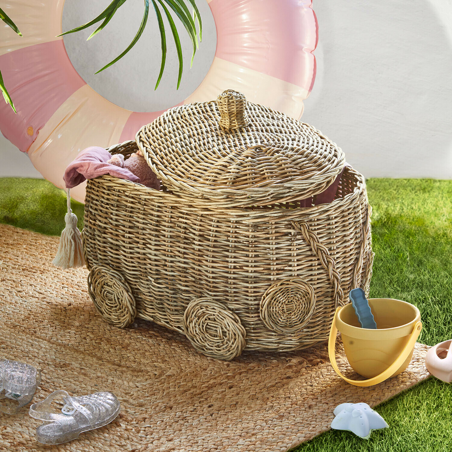 Chariot à roulettes Jibboo Panier de rangement en rotin naturel en forme de voiture, idéal pour organiser et décorer la chambre d'enfant