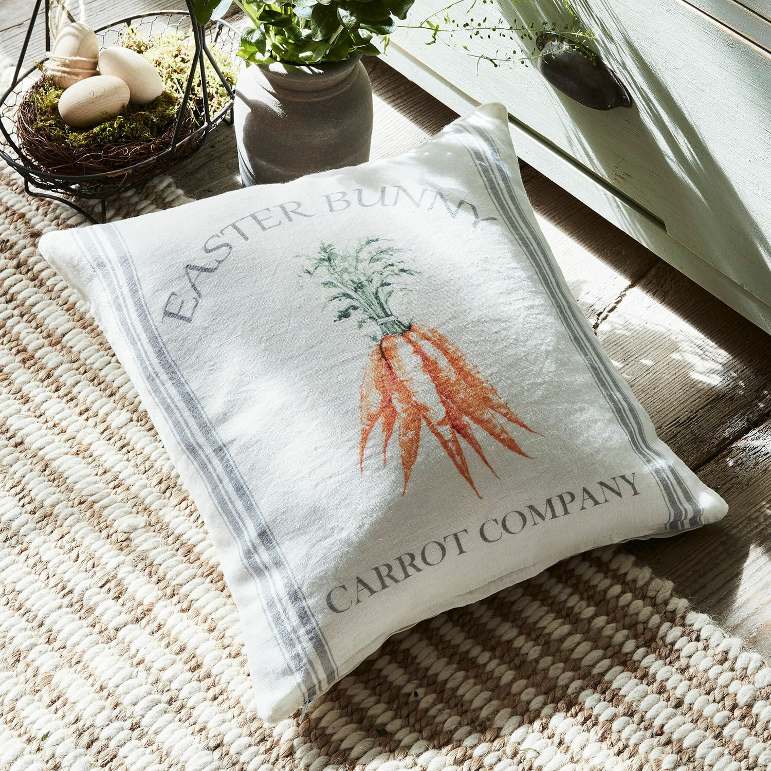 Housse de coussin Gimont Coussin décoratif en lin blanc avec impression de carottes et texte Easter Bunny, accessoire printanier pour la maison