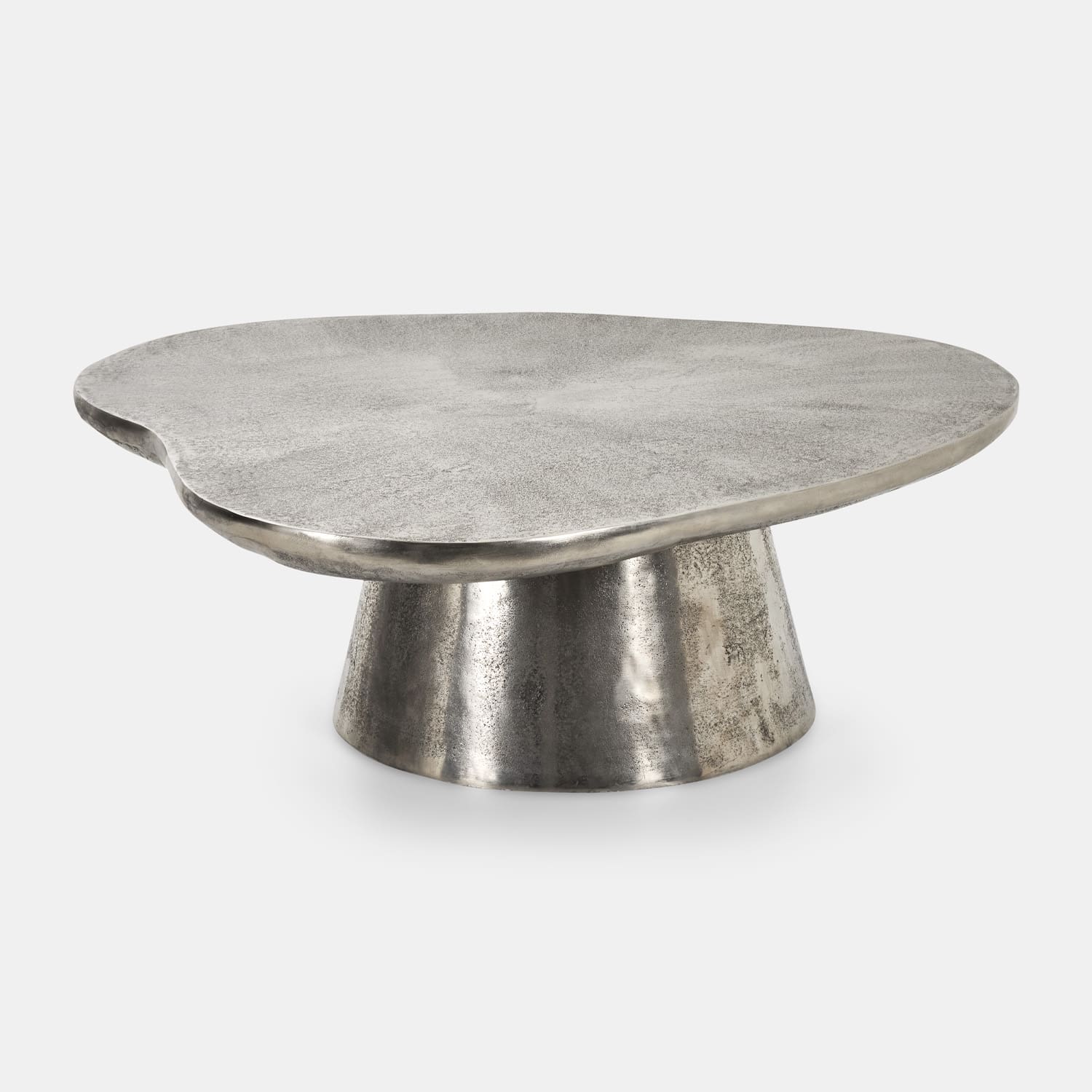 Table basse en métal argenté avec plateau irrégulier et base conique pour salon moderne