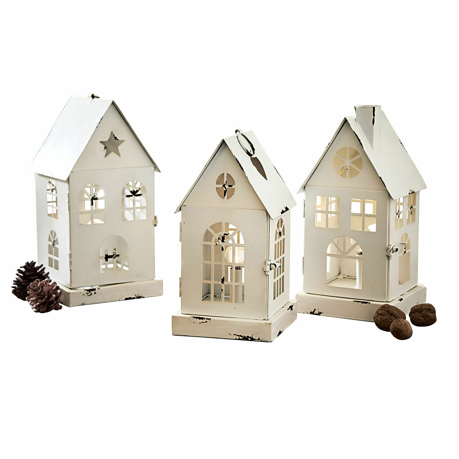 Lot de 3 lanternes LED Village Ensemble de trois lanternes blanches en métal en forme de maison avec fenêtres décoratives pour décoration festive