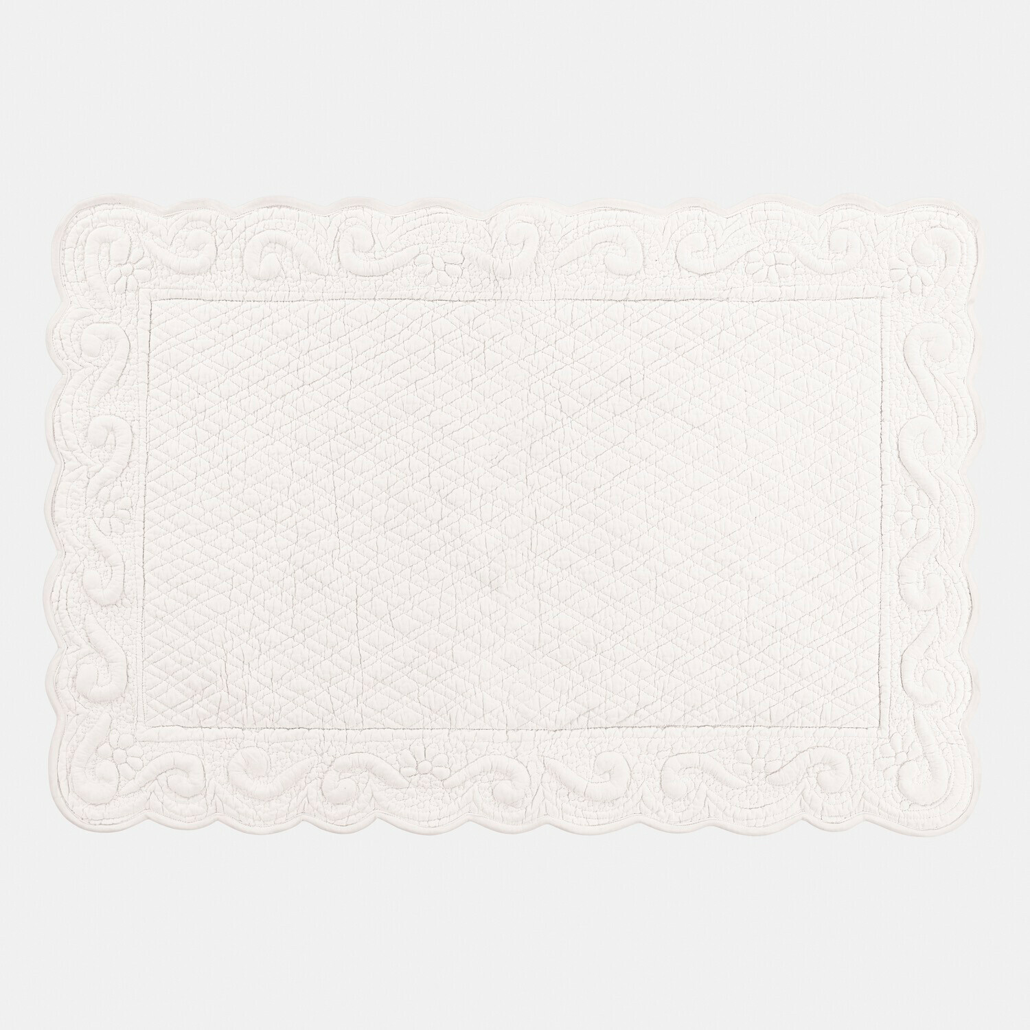 Tapis de bain Svikola Tapis en coton blanc avec quilting décoratif et tongs beige posés dessus