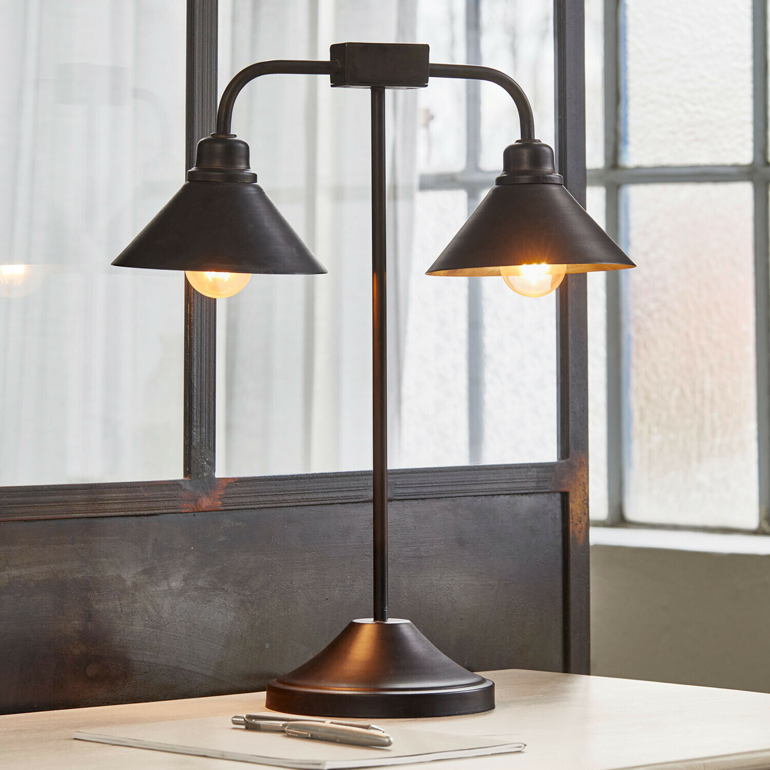 Lampe à poser Cilovex Lampe de bureau noire en métal avec deux abat-jours coniques, éclairage moderne pour bureau