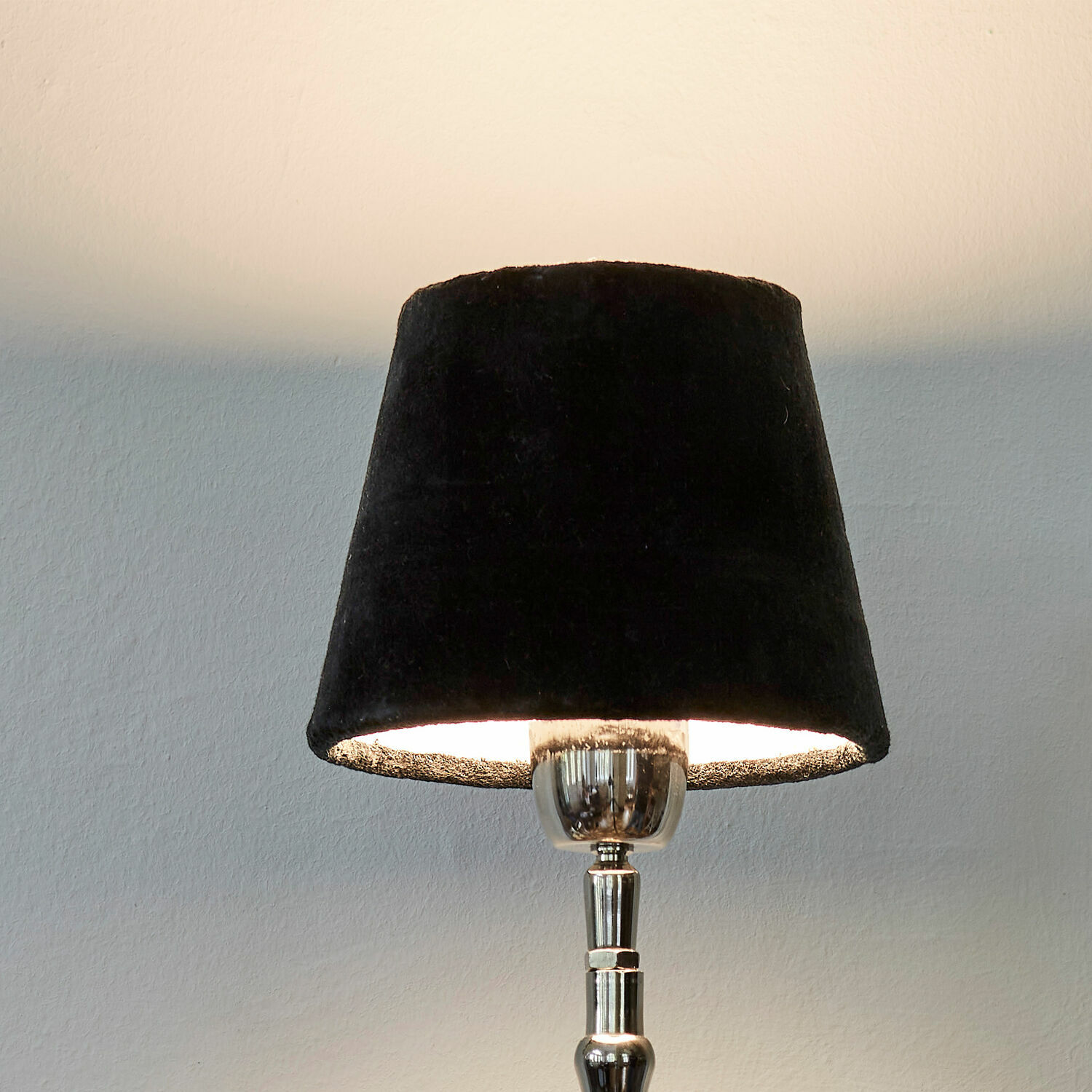 Abat-jour Mitters Lampe de table avec abat-jour noir et base en métal, éclairage moderne pour salon