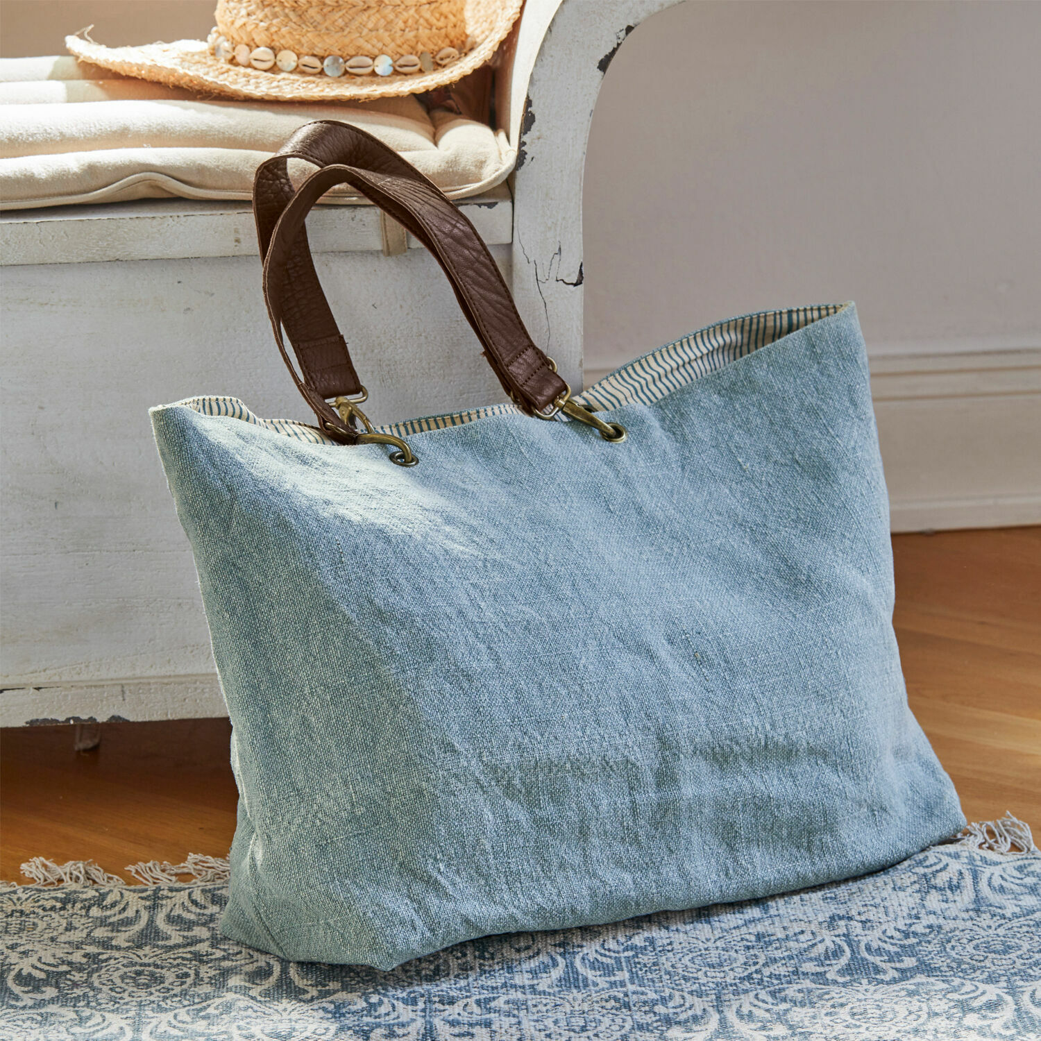 Cabas Bente Grand sac en lin bleu clair avec poignées en cuir marron pour un usage quotidien pratique