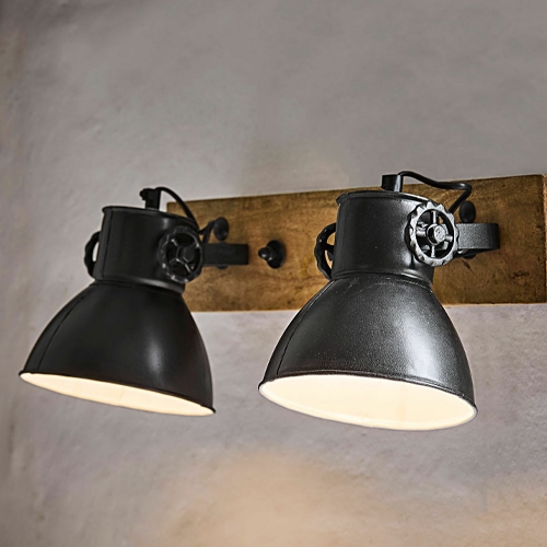 Applique murale noire en métal avec deux abat-jours sur support en bois, style industriel